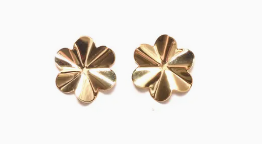 Ruffle Studs